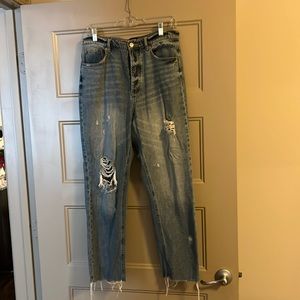 (Make a reasonable offer and it’s yours) 
Cute denim jeans from BDG.